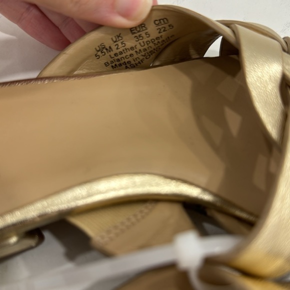 NEW! Naturalizer Dark Gold Ashford Open Toe Flat Sandals - Size 5.5 - Picture 9 of 15